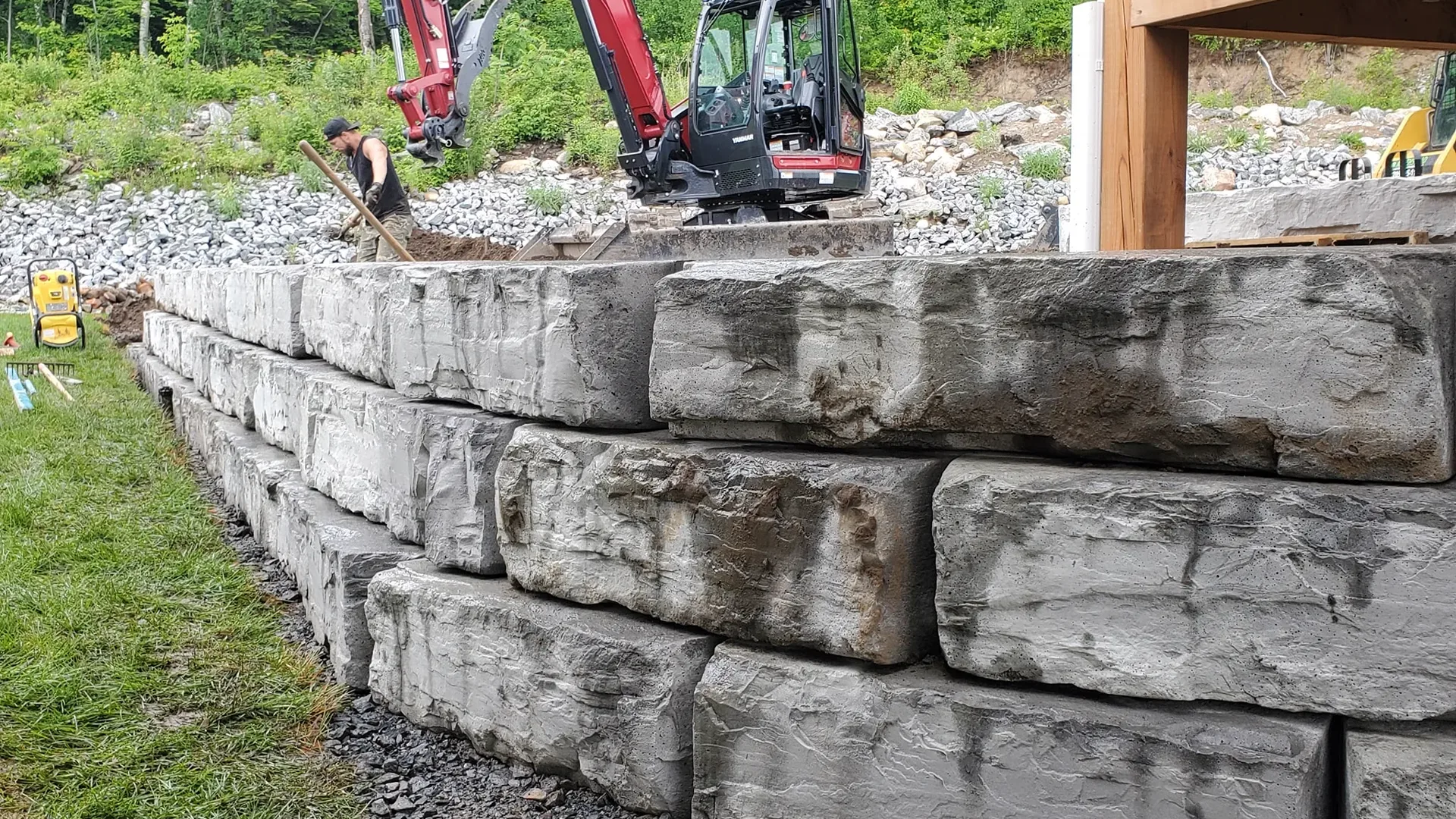 Block retaining wall